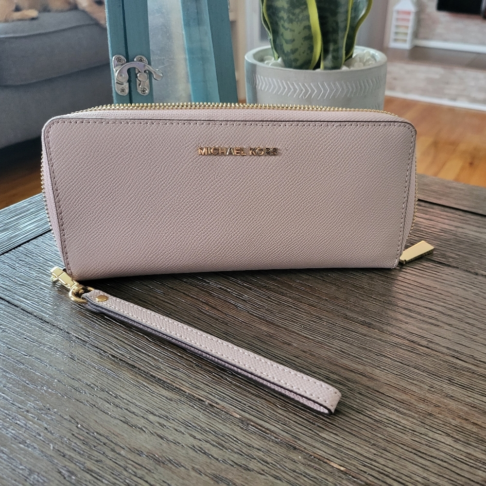 Blush Michael Kors Wallet